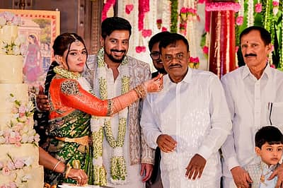 ದುಷ್ಯಂತ್‌ ಅವರು ರಚನಾ ಜೊತೆ ಕೆಲ ದಿನಗಳ ಹಿಂದೆ ನಿಶ್ಚಿತಾರ್ಥ ಮಾಡಿಕೊಂಡಿದ್ದರು. ಈ ಜೋಡಿ ಸದ್ಯ ಮೆಹಂದಿ ಸಂಭ್ರಮದಲ್ಲಿದ್ದಾರೆ. 