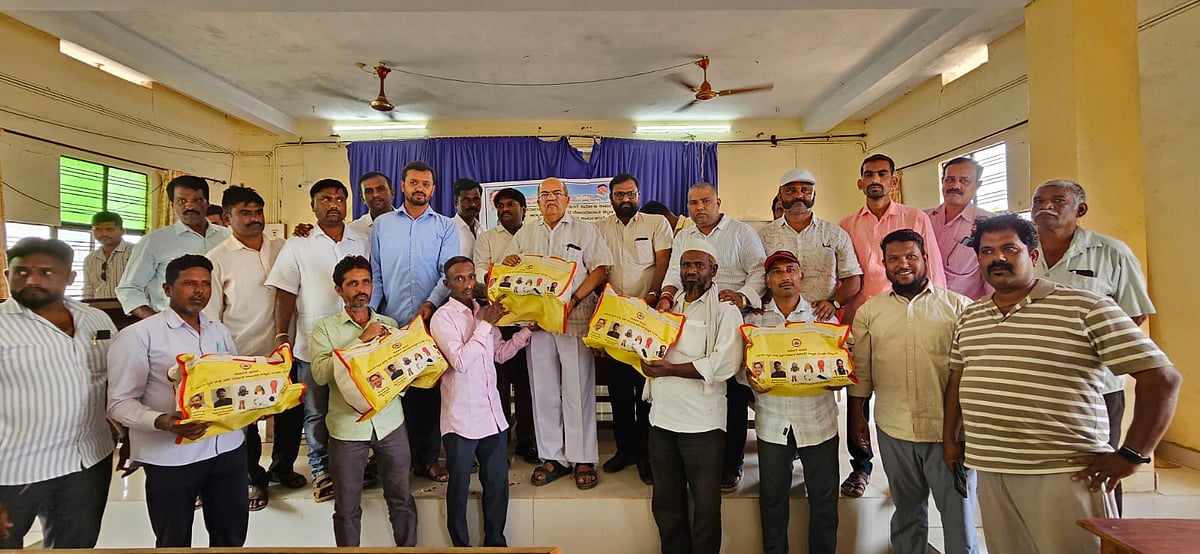 ಹಿರೇಕೆರೂರ: ಕಾರ್ಮಿಕರಿಗೆ ಸುರಕ್ಷತಾ ಕಿಟ್ ವಿತರಣೆ 