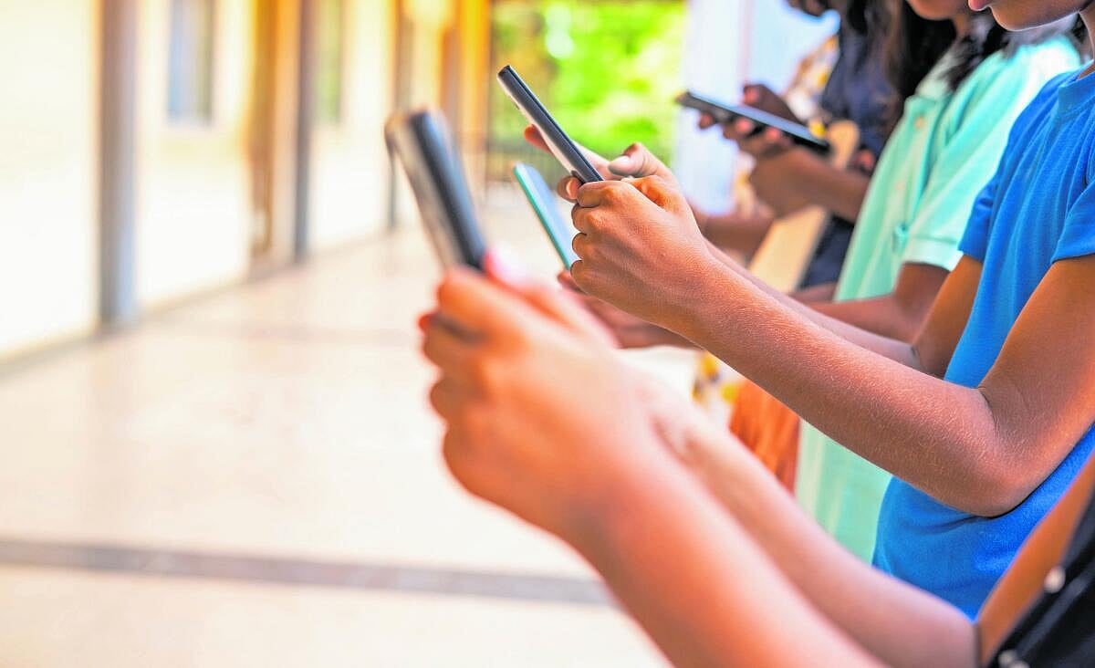 ಆಳ–ಅಗಲ: ಮೊಬೈಲ್ ನಿಯಂತ್ರಣ ಸಾಧ್ಯವೇ?