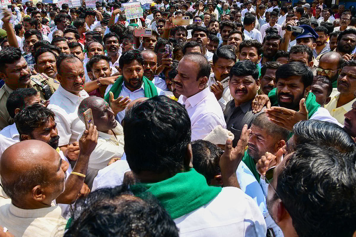 ಕೊಪ್ಪಳ ಬಂದ್‌: ಶಾಸಕ, ಸಂಸದರಿಗೆ ತರಾಟೆ