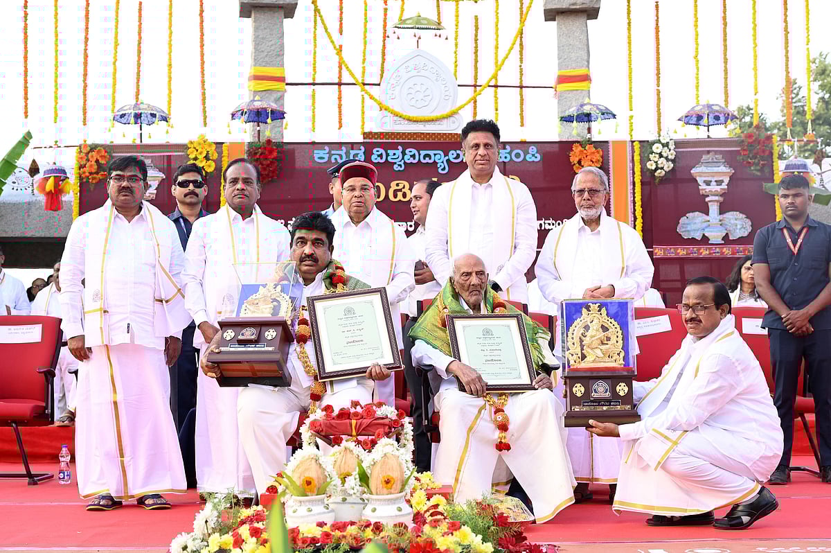 ರಾಜ್ಯ ದ್ವಿಭಾಷಾ ಸೂತ್ರ ಒಪ್ಪಿಕೊಳ್ಳಲಿ: ಮರುಳಸಿದ್ದಪ್ಪ