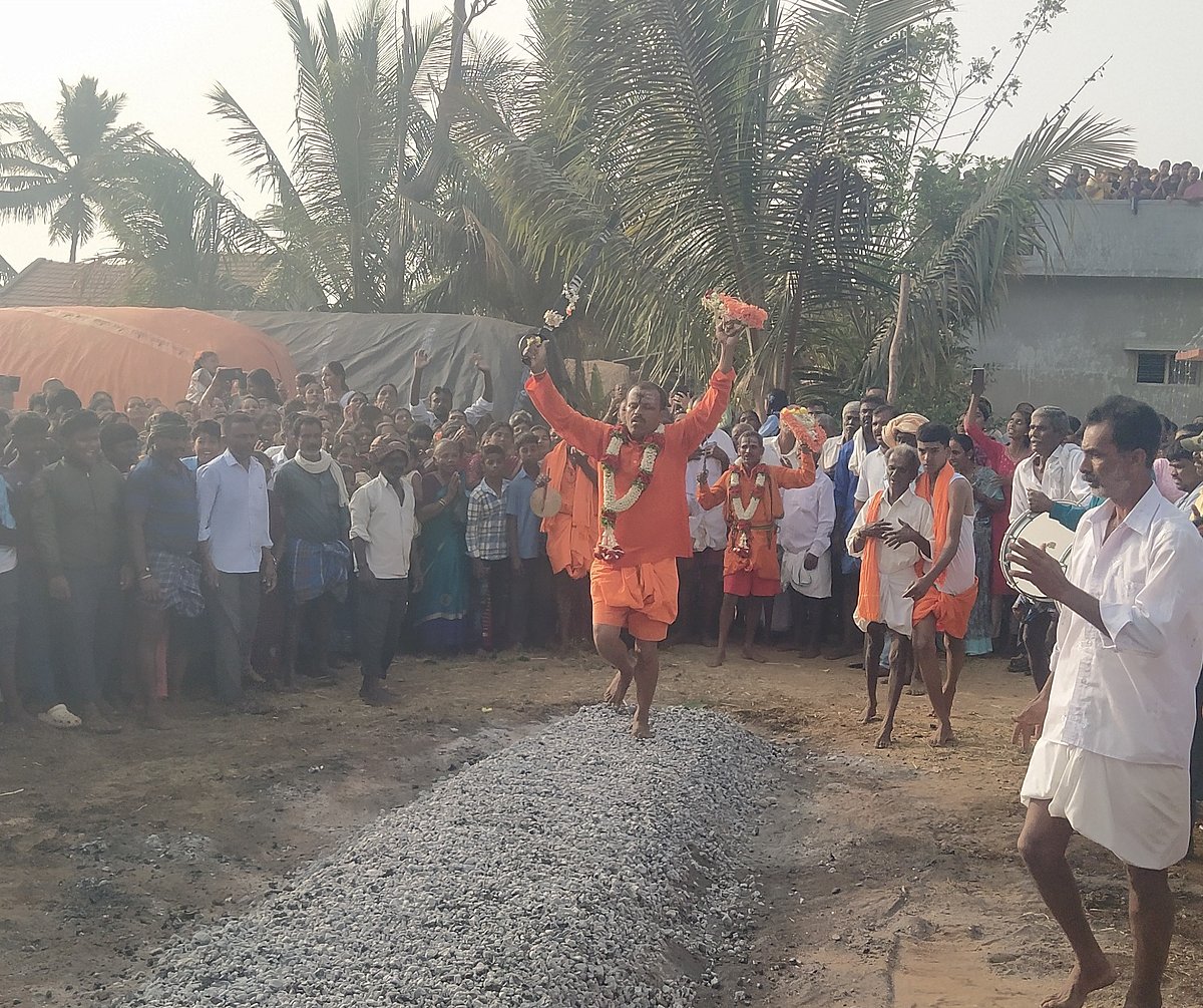 ಈಶ್ವರ, ಮಾದೇಶ್ವರ ಸ್ವಾಮಿ ಕೊಂಡೋತ್ಸವ ಸಂಪನ್ನ