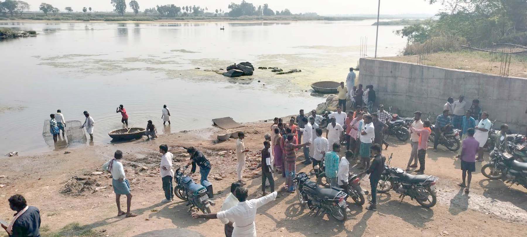 ಸಿಂಧನೂರು ತಾಲ್ಲೂಕಿನ ಸಿಂಗಾಪುರ ಮತ್ತು ನಿಟ್ಟೂರು ಗ್ರಾಮಗಳ ಮಧ್ಯೆ ತುಂಗಭದ್ರಾ ನದಿಗೆ ಸೇತುವೆ ನಿರ್ಮಾಣ ಕಾರ್ಯ ಹಲವು ವರ್ಷಗಳಿಂದ ನನೆಗುದಿಗೆ ಬಿದ್ದಿದೆ