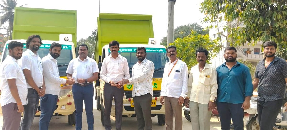 ಚಿಕ್ಕತಿರುಪತಿ ಪಂಚಾಯಿತಿಗೆ ಕಲಿಕೆರೆ ಯುವಕ ಸಂಘದ ವತಿಯಿಂದ ಎರಡು ಸ್ವಚ್ಛತಾ ವಾಹನ