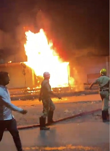 ಬೆಂಕಿ ಅವಘಡ: ₹50 ಲಕ್ಷ ಮೌಲ್ಯದ ವಸ್ತುಗಳಿದ್ದ  ಎಲೆಕ್ಟ್ರಿಕಲ್‌ ಅಂಗಡಿ ಭಸ್ಮ