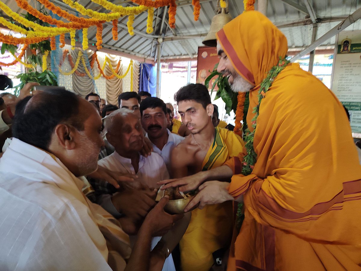 ರಾಮಚಂದ್ರಾಪುರದ ಗೋವರ್ಧನ ಗಿರಿಧಾರಿಯಲ್ಲಿ ಕೃಷ್ಣಾರ್ಪಣಂ ಕಾರ್ಯಕ್ರಮ