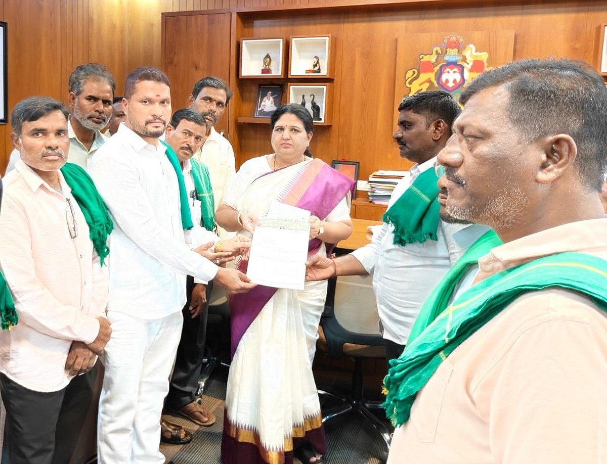 ಕಬ್ಬಿಗೆ ದುಡ್ಡು ಕೊಡದ ಕಾರ್ಖಾನೆ: ರೈತಸಂಘದಿಂದ ಡಿ.ಸಿ ಗೆ ದೂರು