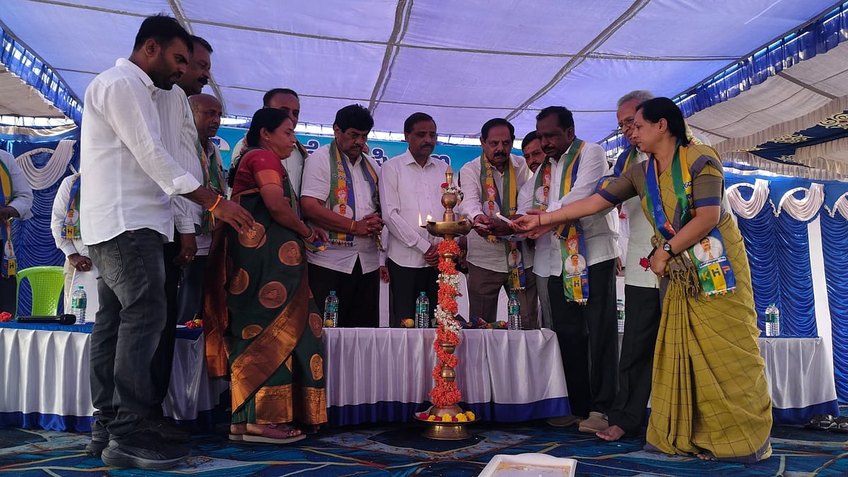 ಗ್ರಾಮಗಳಲ್ಲಿ ಬೆಂಕಿ ಹಚ್ಚುತ್ತಿರುವ ಮಾಜಿ ಶಾಸಕ: ಕೆ.ಎಚ್ ಪುಟ್ಟಸ್ವಾಮಿಗೌಡ ಆರೋಪ