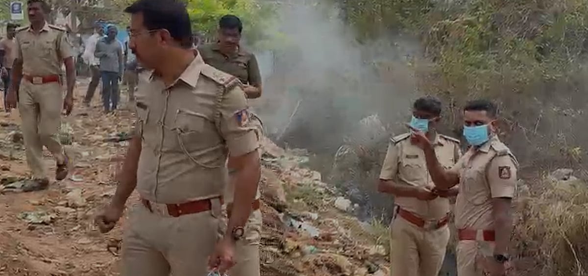 ದೇವನಹಳ್ಳಿ ಚರಂಡಿಯಲ್ಲಿ ಅಪರಿಚಿತ ಮಹಿಳೆ ಶವ ಪತ್ತೆ; ಕೊಲೆ ಶಂಕೆ