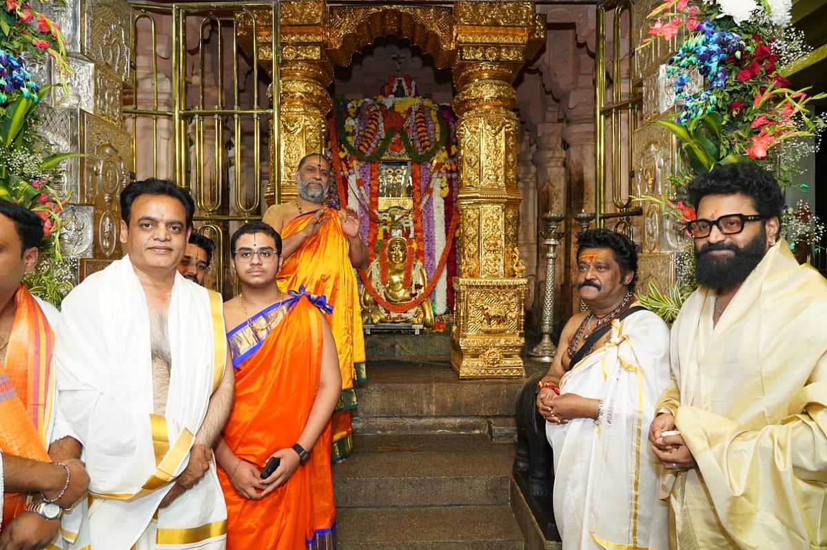 ರಾಘವೇಂದ್ರ ಸ್ವಾಮಿ ವರ್ಧಂತಿ ಉತ್ಸವ: ಮಂತ್ರಾಲಯಕ್ಕೆ ನಟ ರಿಷಭ್ ಶೆಟ್ಟಿ ಭೇಟಿ