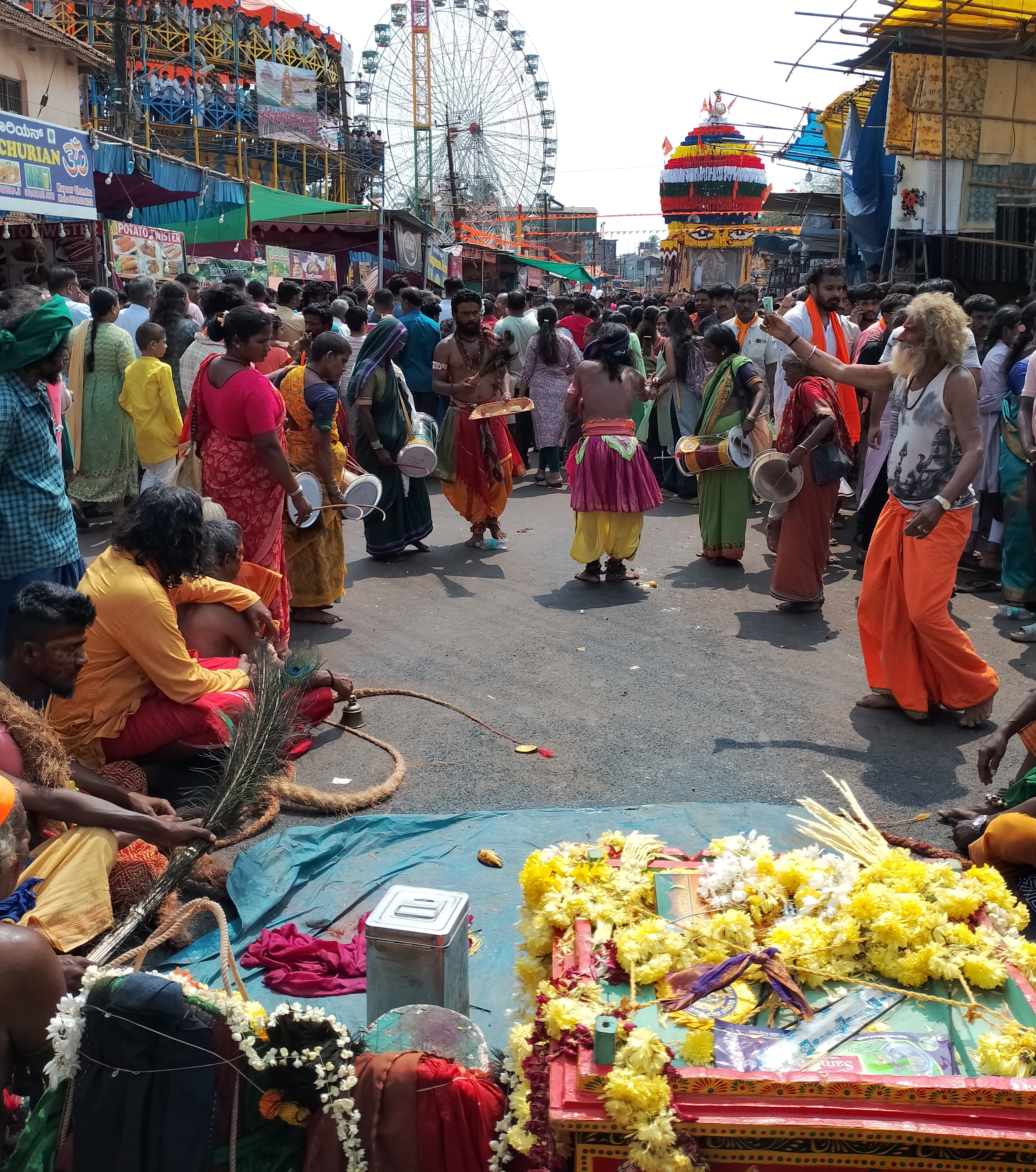 ದುರಗಮುರಗಿಯರಿಂದ ದೇವಿಯ ಆರಾಧನೆ