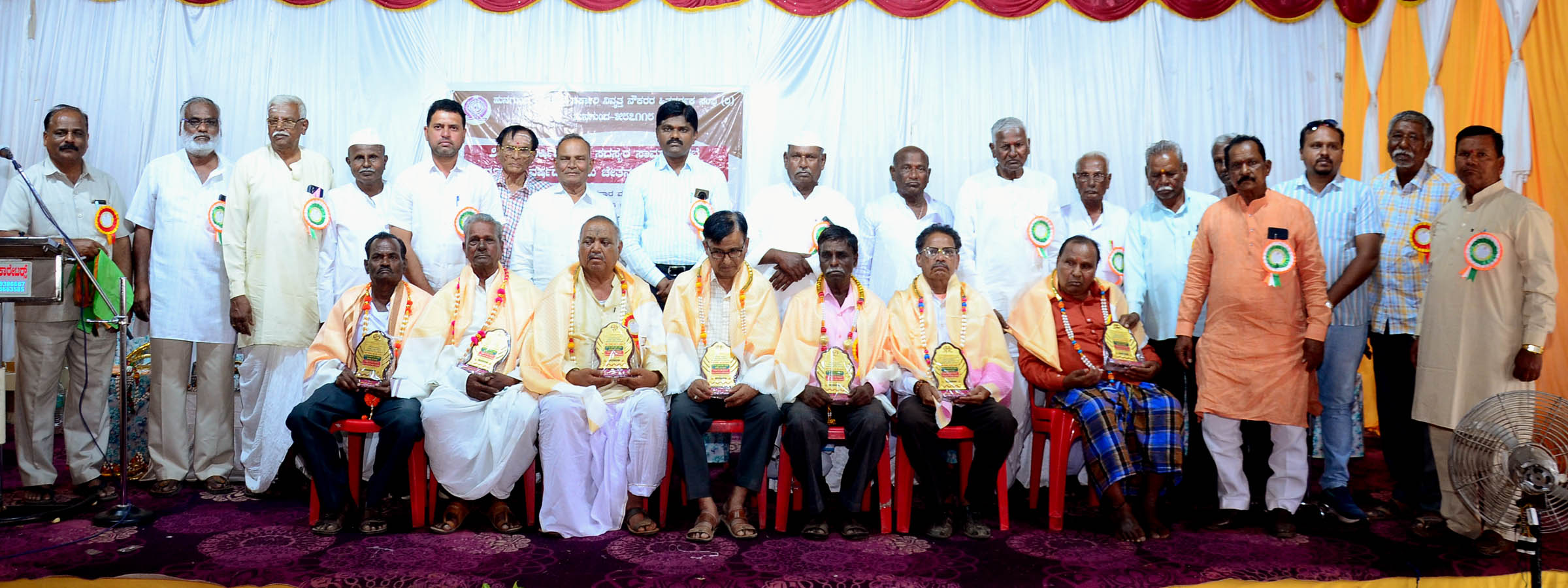 ಹುನಗುಂದದ ಗುರುಭವನದಲ್ಲಿ ನಡೆದ ತಾಲ್ಲೂಕು ಸರ್ಕಾರಿ ನಿವೃತ್ತ ನೌಕರರ ಹಿತವರ್ಧಕ ಸಂಘದ ವಾರ್ಷಿಕ ಸರ್ವ ಸದಸ್ಯರ ಸಭೆಯಲ್ಲಿ 70 ವರ್ಷ ಪೂರೈಸಿದ ಹಿರಿಯ ಚೇತನರ ಸನ್ಮಾನಿಸಲಾಯಿತು
