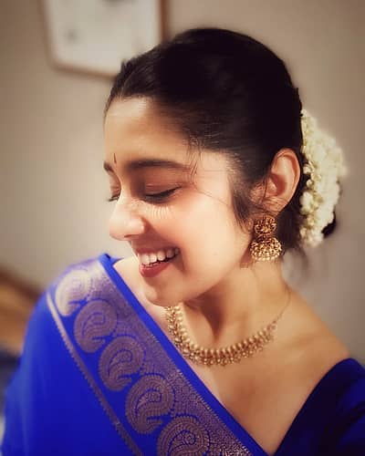 ಪ್ರಶಸ್ತಿ ಪಡೆದ ಅಂಕಿತಾ ಅಮರ್ , ‘ಕೃಷ್ಣ ಸುಂದರಿ' ನನ್ನ ಕೈಯಲ್ಲಿ ಇದ್ದರೂ ಕೂಡ ಇದೊಂದು ಕನಸಿನಂತೆ ಅನುಭವವಾಗುತ್ತಿದೆ. ಕನ್ನಡದ ಕಣ್ಮಣಿಗಳಿಗೆ, ಈ ಚಿತ್ರದ ನಿರ್ದೇಶಕರಿಗೆ, ಚಿತ್ರತಂಡಕ್ಕೆ ಕೃತಜ್ಞತೆ ತಿಳಿಸುತ್ತೇನೆ ಎಂದು ಬರೆದುಕೊಂಡಿದ್ದಾರೆ.