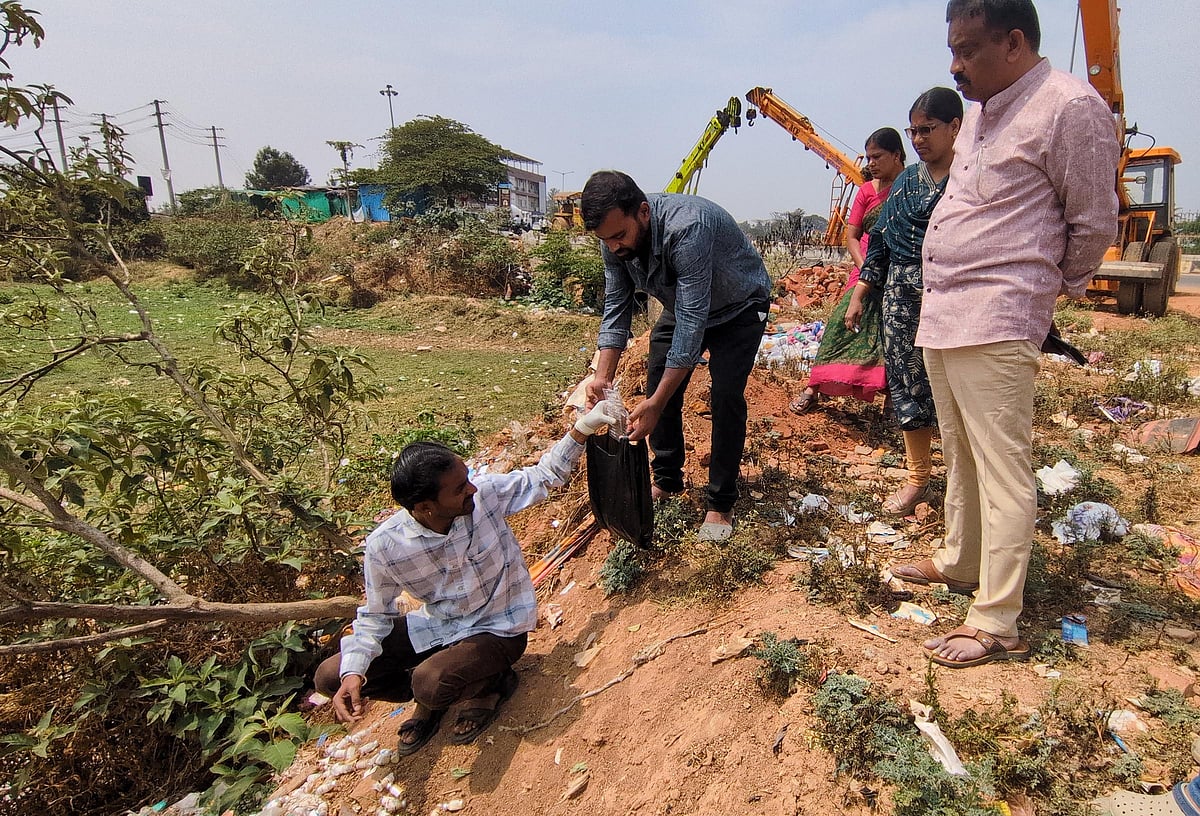 ಪ್ರಜಾವಾಣಿ ವರದಿ ಪರಿಣಾಮ: ಗೌಡನಕೆರೆಯಲ್ಲಿ ಆಸ್ಪತ್ರೆ ತ್ಯಾಜ್ಯ ತೆರವು