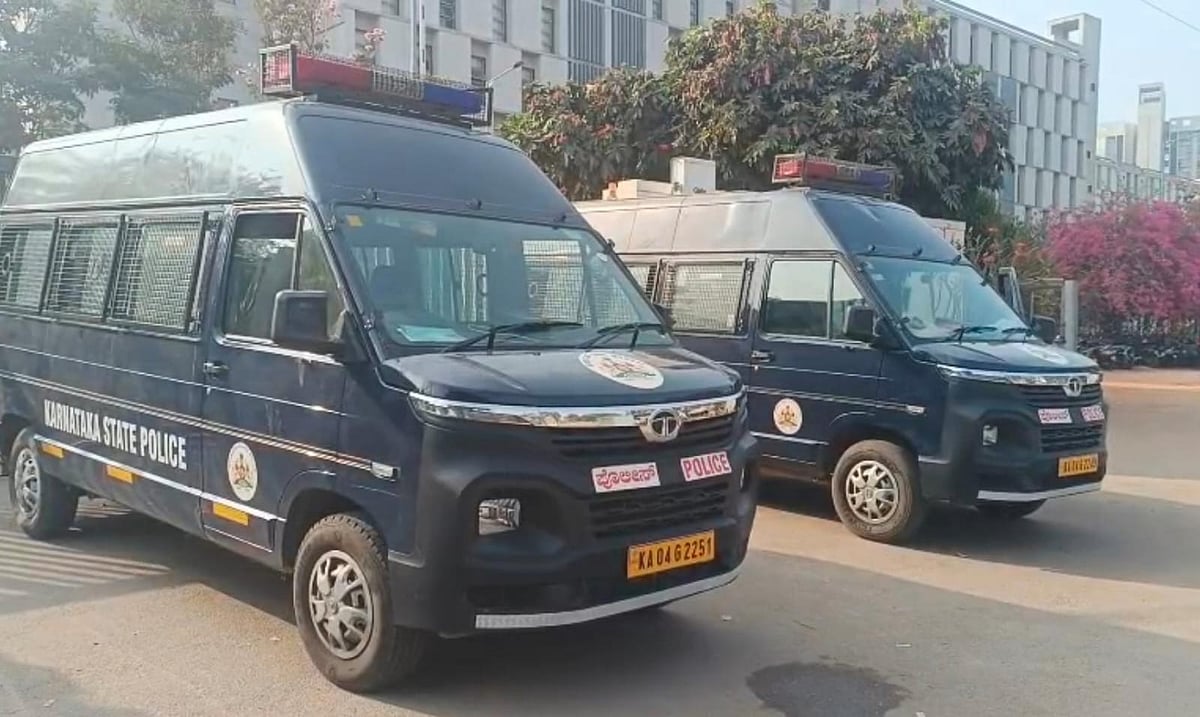 ಅಜೀಂ ಪ್ರೇಮ್‌ಜಿ ವಿ.ವಿ ನಾಮಫಲಕಕ್ಕೆ ಮಸಿ|ಎಬಿವಿಪಿಯ 25 ಕಾರ್ಯಕರ್ತರ ವಿರುದ್ಧ FIR