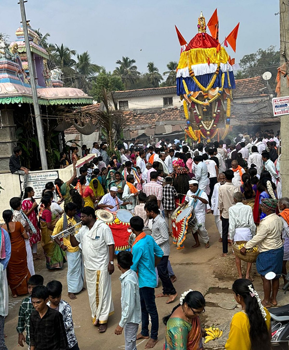 ಮಲೇಬೆನ್ನೂರು | ಬಸವೇಶ್ವರ ರಥೋತ್ಸವ ಸಂಭ್ರಮ: ಉತ್ಸವಕ್ಕೆ ಕಳೆತಂದ ಭಕ್ತರು