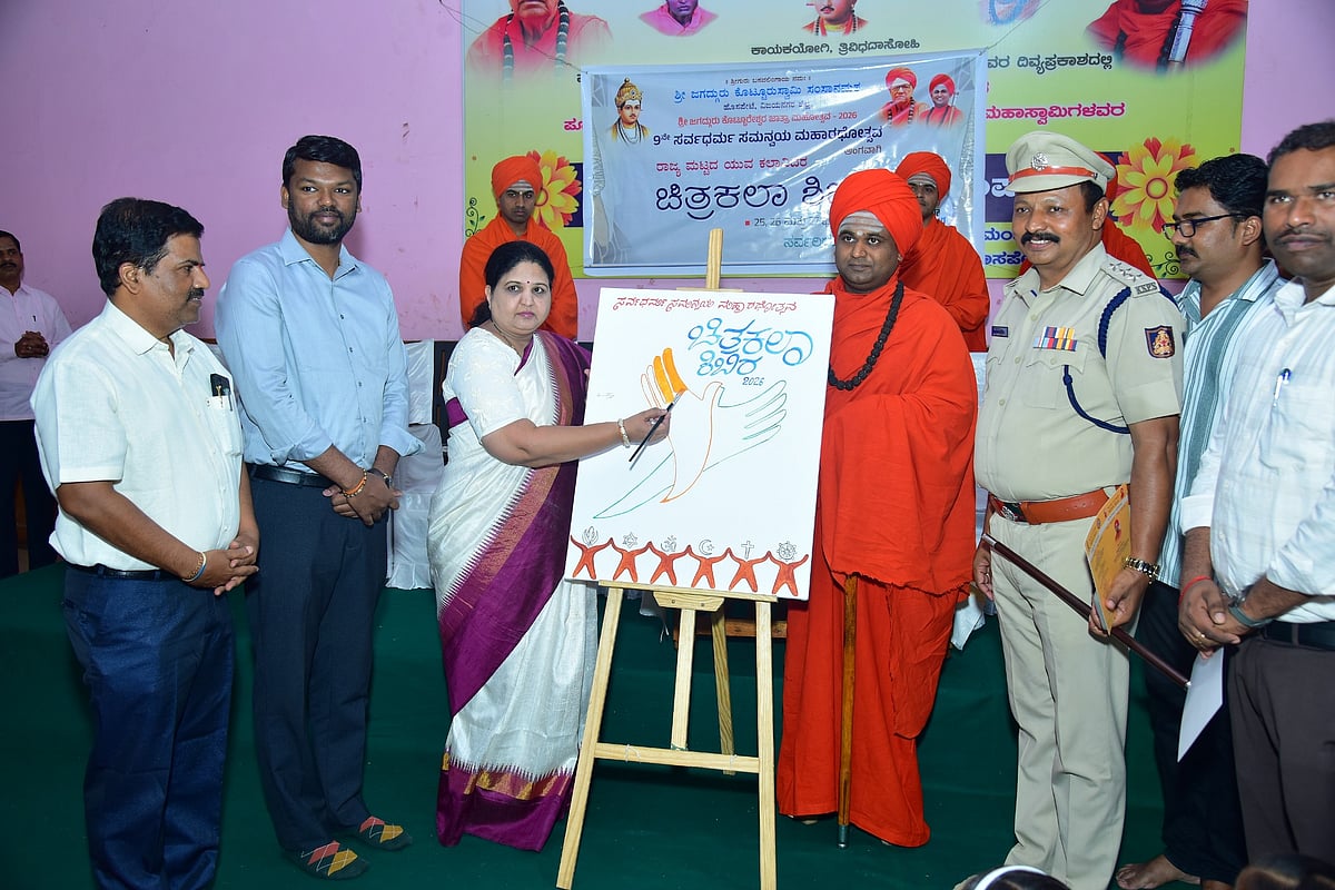 ಹೊಸಪೇಟೆ: ಸರ್ವಧರ್ಮ ರಥೋತ್ಸವಕ್ಕೆ ಕಲೆಯ ಸ್ವಾಗತ