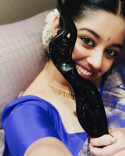 ಚಂದನವನದ ತಾರೆ ಅಂಕಿತಾ ಅಮರ್ ಅವರು ಫಿಲಂ ಫೇರ್ ಪ್ರಶಸ್ತಿ ಪಡೆದುಕೊಂಡಿದ್ದಾರೆ.