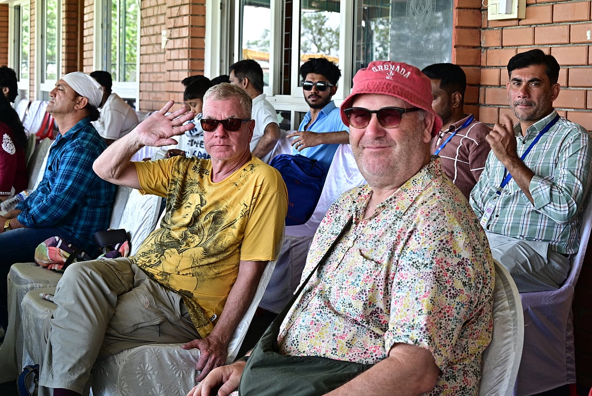 ರಣಜಿ ಟ್ರೋಫಿ ಫೈನಲ್ ವೀಕ್ಷಿಸಲು ಇಂಗ್ಲೆಂಡ್‌ನಿಂದ ಬಂದ ಕ್ರಿಕೆಟ್‌ ಪ್ರೇಮಿಗಳು 