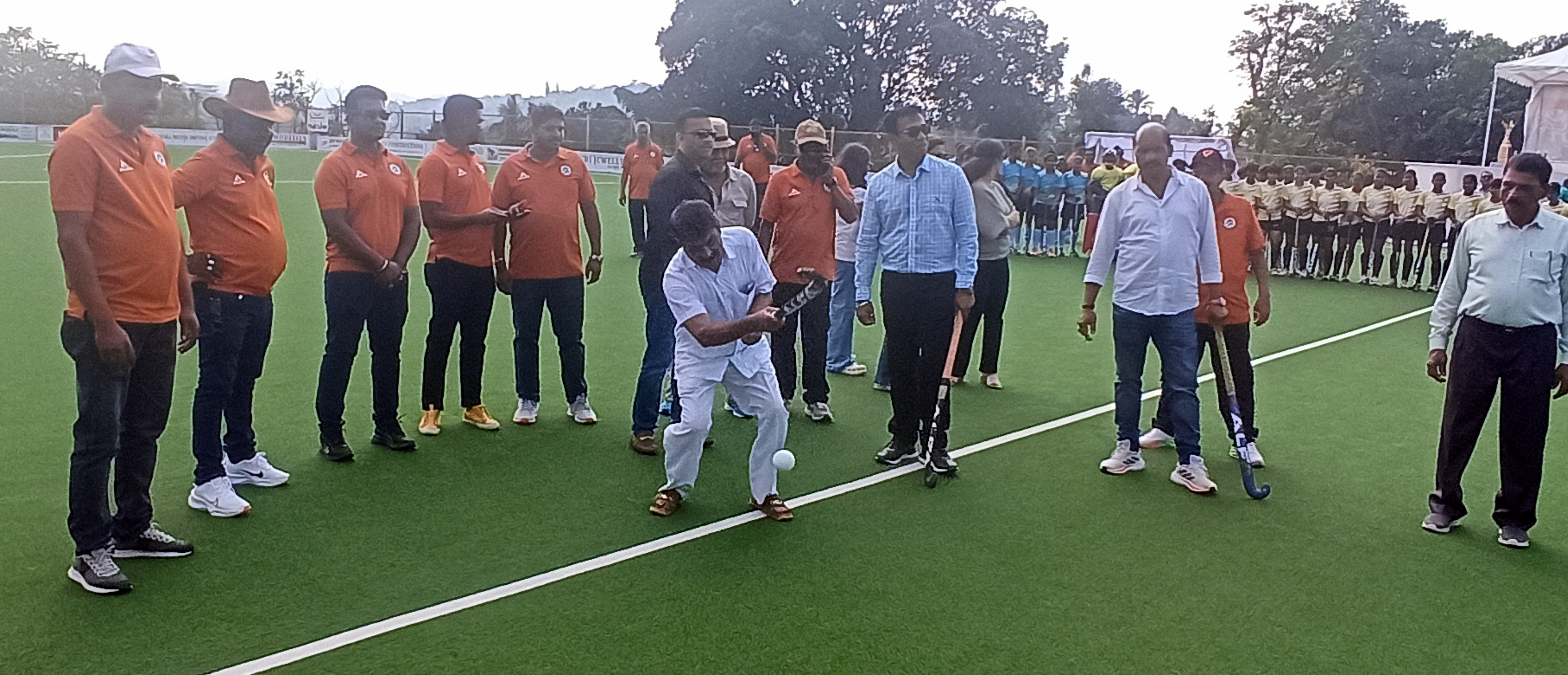 ಸೋಮವಾರಪೇಟೆ ಸರ್ಕಾರಿ ಪದವಿ ಪೂರ್ವ ಕಾಲೇಜಿನ ಟರ್ಫ್ ಮೈದಾನದಲ್ಲಿ  ಡಾಲ್ಫಿನ್ಸ್‌ ಸ್ಪೋರ್ಟ್ಸ್ ಕ್ಲಬ್ ಹಾಕಿ ಕೊಡಗು ಹಾಗೂ ಹಾಕಿ ಕರ್ನಾಟಕ ಸಹಯೋಗದೊಂದಿಗೆ ಬಿ.ಈ. ರಂಗಸ್ವಾಮಿ ಚೂರಿಗಿಡ್ನ ಅವರ ಜ್ಞಾಪಕಾರ್ಥ ನಡೆದ ಹಾಕಿ ಟೂರ್ನಿಗೆ ಮಾಜಿ ಸಚಿವ ಎಂ.ಪಿ. ಅಪ್ಪಚ್ಚು ರಂಜನ್ ಚಾಲನೆ ನೀಡಿದರು 