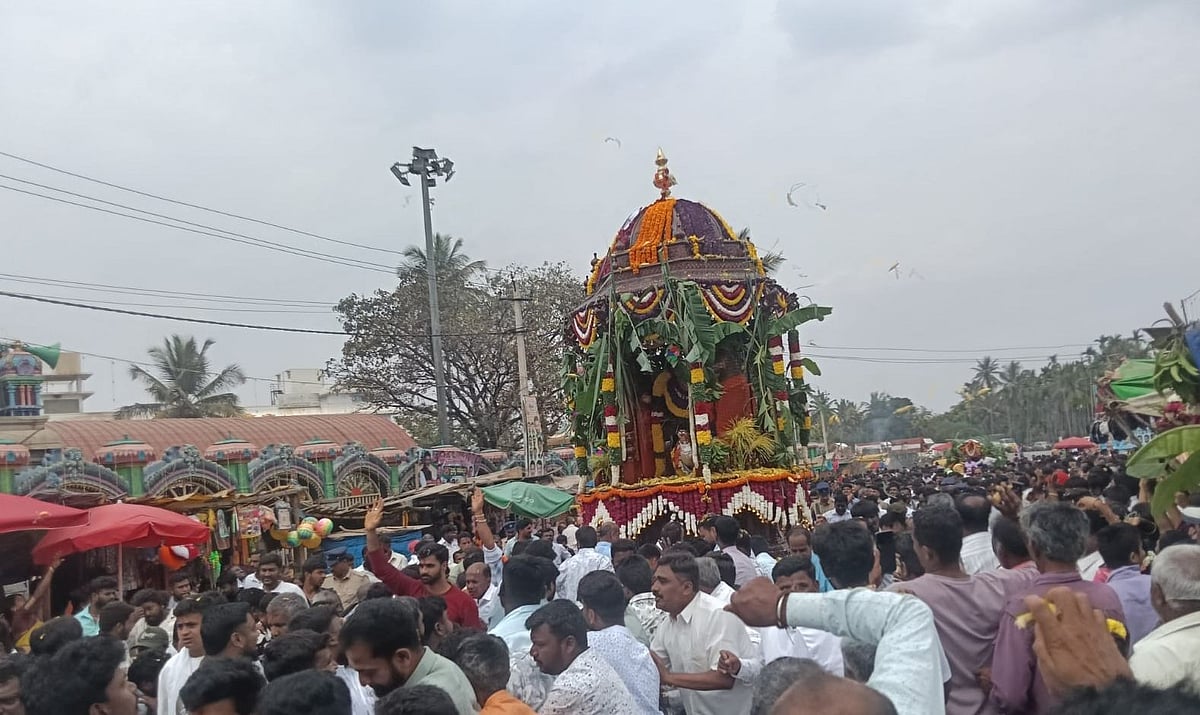 ಕನಸವಾಡಿ: ವಿಜೃಂಭಣೆಯ ಶನಿಮಹಾತ್ಮ ರಥೋತ್ಸವ