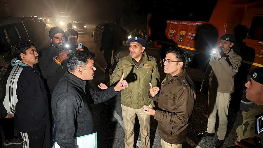 'ಕೈ' ಕಾರ್ಯಕರ್ತರ ಬಂಧಿಸಿದ ದೆಹಲಿ ಪೊಲೀಸರನ್ನೇ ವಶಕ್ಕೆ ಪಡೆದ ಶಿಮ್ಲಾ ಪೊಲೀಸ್!