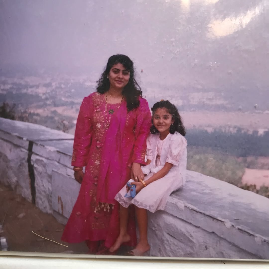 ಅಮ್ಮನೊಂದಿಗೆ ನಟಿ ಐಶ್ವರ್ಯ ಸಿಂಧೋಗಿ 