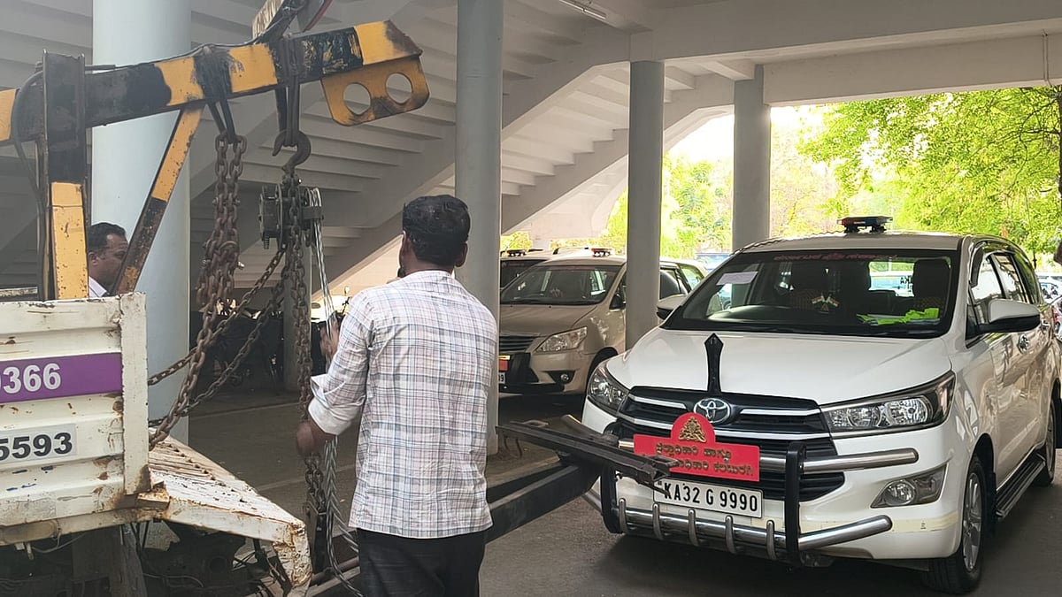 ಭೂಸ್ವಾಧೀನ ಪ್ರಕರಣದಲ್ಲಿ ಪರಿಹಾರ ವಿಳಂಬ: ಜಿಲ್ಲಾಧಿಕಾರಿ ಕಾರು ಜಪ್ತಿ