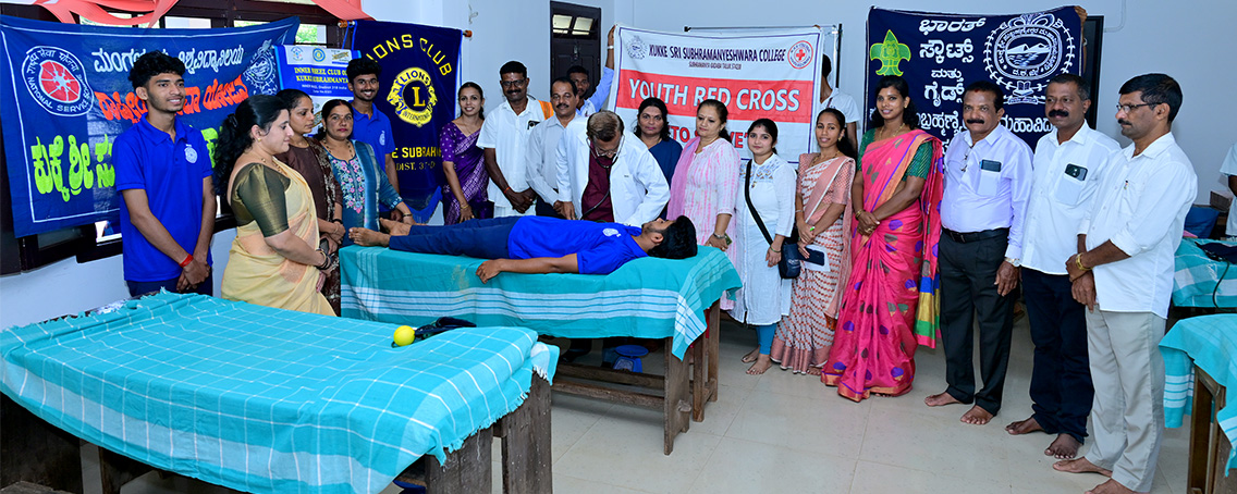 ಬೃಹತ್ ರಕ್ತದಾನ  ಶಿಬಿರವನ್ನು ಪುತ್ತೂರು ರೋಟರಿ ಕ್ಯಾಂಪುಕೋ ಬ್ಲಡ್ ಸೆಂಟರ್ನ ವೈದ್ಯಾಧಿಕಾರಿ ಡಾ| ರಾಮಕೃಷ್ಣರಾವ್ ಉದ್ಘಾಟಿಸಿದರು.           