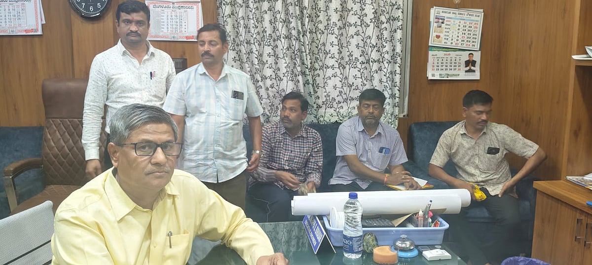 ಲಂಚ ಪಡೆಯುವಾಗ ಲೋಕಾ ಬಲೆಗೆ ಬಿದ್ದ ಇಇ, ಸಿಪಾಯಿ