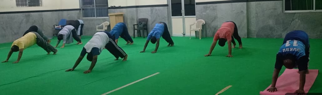 ಮೈಸೂರಿನ ಸರ್ಕಾರಿ ಪ್ರಕೃತಿ ಚಿಕಿತ್ಸೆ ಮತ್ತು ಯೋಗ ವೈದ್ಯಕೀಯ ಕಾಲೇಜಿನಲ್ಲಿ ಪೊಲೀಸರ ಯೋಗಾಭ್ಯಾಸ