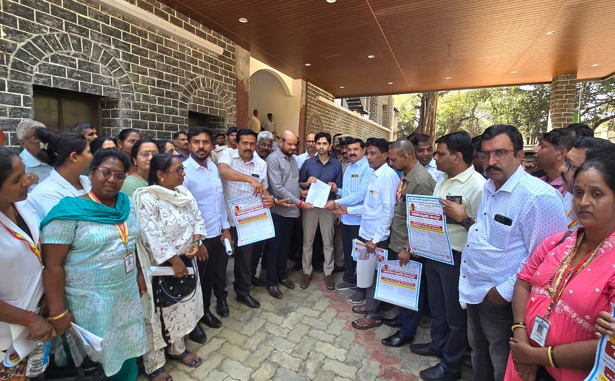 ವೃಂದ ಮತ್ತು ನೇಮಕಾತಿ ನಿಯಮ ತಿದ್ದುಪಡಿ ಮಾಡಲು ಆಗ್ರಹಿಸಿ ಜಿಲ್ಲಾಧಿಕಾರಿಗೆ ಮನವಿ