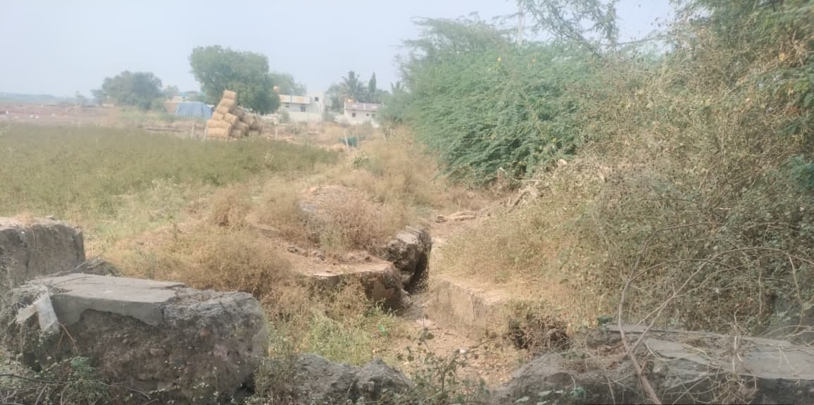 ವಗಂಡಬಳಿ ಹತ್ತಿರ ನಾರಾಯಣಪುರ ಬಲದಂಡೆ ಕಾಲುವೆಯ ಉಪ ಕಾಲುವೆ ನವೀಕರಣ ಕಾಮಗಾರಿ ನನೆಗುದಿಗೆ ಬಿದ್ದಿರುವುದು