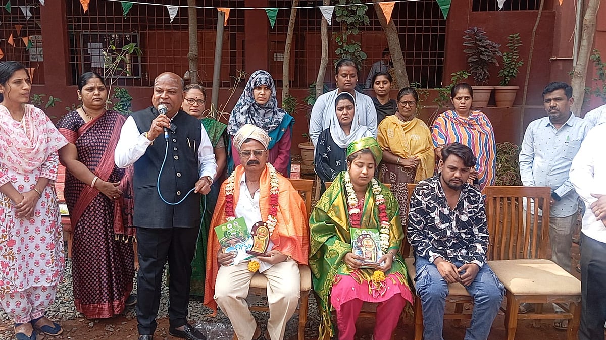 ಚಿನ್ನದ ಪದಕ ಪಡೆದ ವಿದ್ಯಾರ್ಥಿನಿಗೆ ಸನ್ಮಾನ