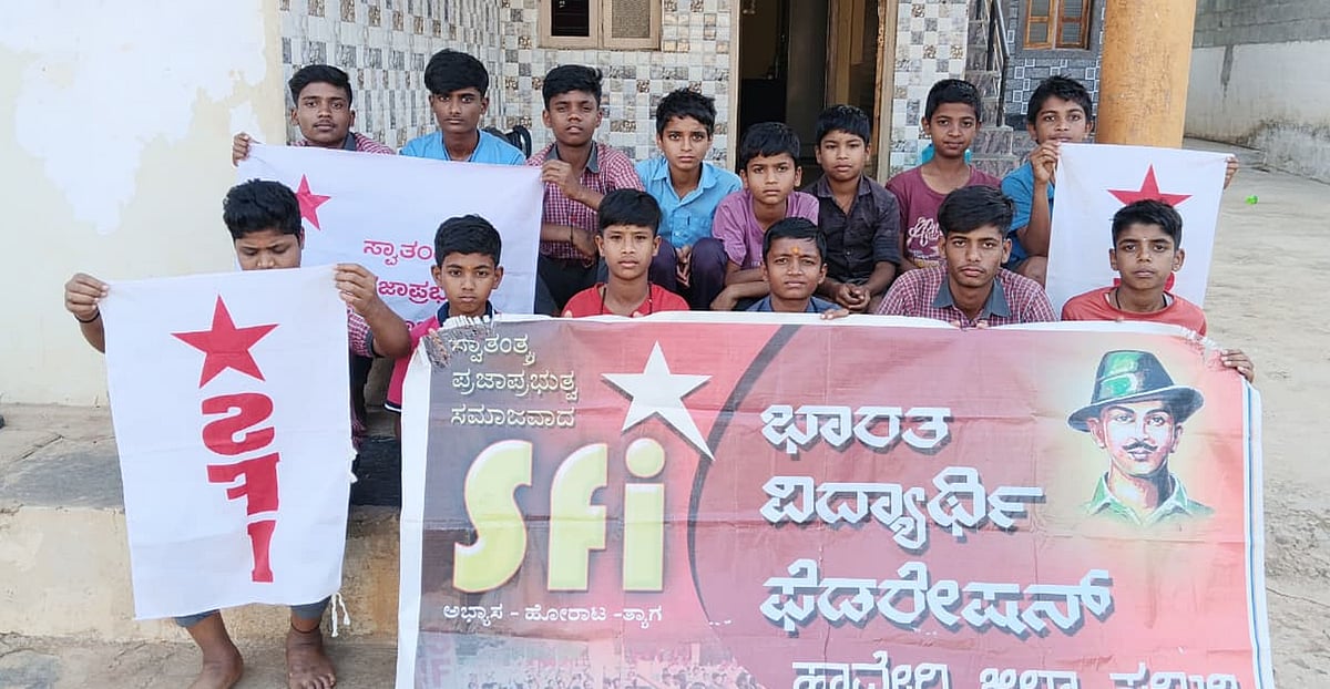 ಹಾಸ್ಟೆಲ್‌ನಲ್ಲಿ ಸೌಕರ್ಯ ಕೊರತೆ, ಕಿರುಕುಳ: ಎಸ್‌ಎಫ್‌ಐ ನೇತೃತ್ವದಲ್ಲಿ ಪ್ರತಿಭಟನೆ