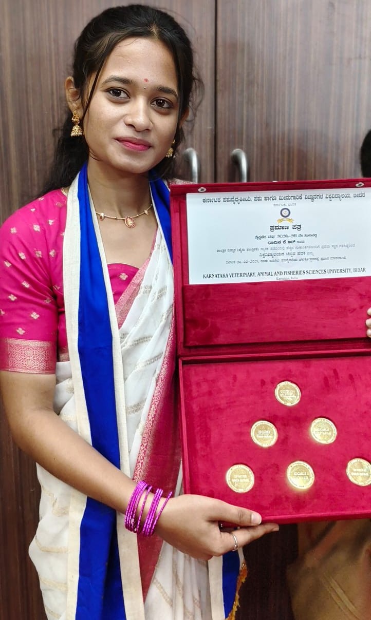 ಬೆಂಗಳೂರಿನ ಹೆಬ್ಬಾಳದ ಹೈನು ವಿಜ್ಞಾನ ಕಾಲೇಜಿನ 2024–25ನೇ ಸಾಲಿನ ಬಿಟೆಕ್‌ (ಹೈನು ತಂತ್ರಜ್ಞಾನ) ಸ್ನಾತಕ ಪದವಿ ವಿದ್ಯಾರ್ಥಿನಿ ಭೂಮಿಕಾ ಕೆ.ಆರ್‌.. ಅವರು ಆರು ಚಿನ್ನದ ಪದಕಗಳೊಂದಿಗೆ