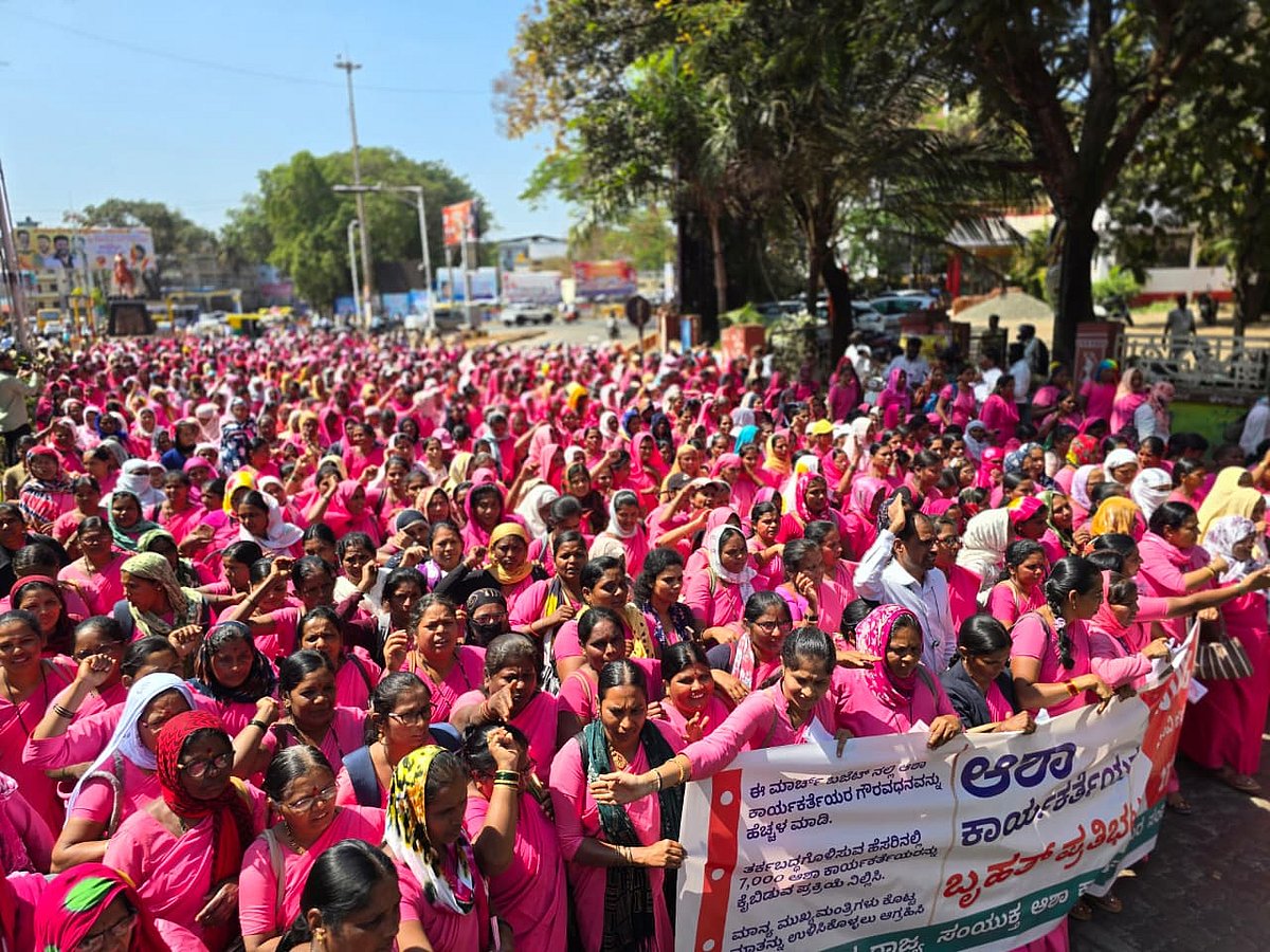 ಬೆಳಗಾವಿ: ಮಾಸಿಕ ₹15 ಸಾವಿರ ನೀಡಲು ಆಗ್ರಹಿಸಿ ಆಶಾ ಕಾರ್ಯಕರ್ತೆಯರ ಪ್ರತಿಭಟನೆ