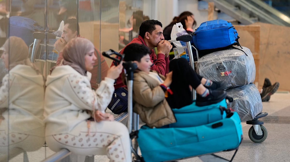 ಇರಾನ್‌ನ 2 ಶಾಲೆಗಳ ಮೇಲೆ ದಾಳಿ: ಮಕ್ಕಳು ಸೇರಿದಂತೆ 85 ಸಾವು