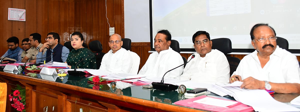 ದಿಶಾ ಸಭೆ: ಅಧಿಕಾರಿಗಳ ವಿಳಂಬ ಧೋರಣೆಗೆ ಆಕ್ರೋಶ