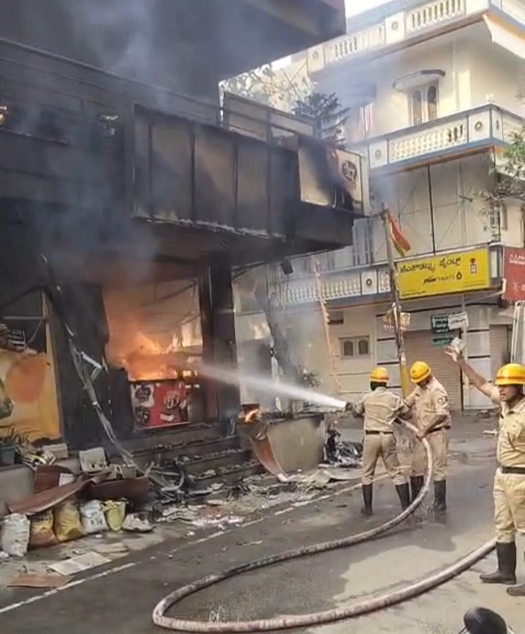 ಶಾರ್ಟ್ ಸರ್ಕಿಟ್‌: ಬೇಕರಿ ಸಂಪೂರ್ಣ ಭಸ್ಮ
