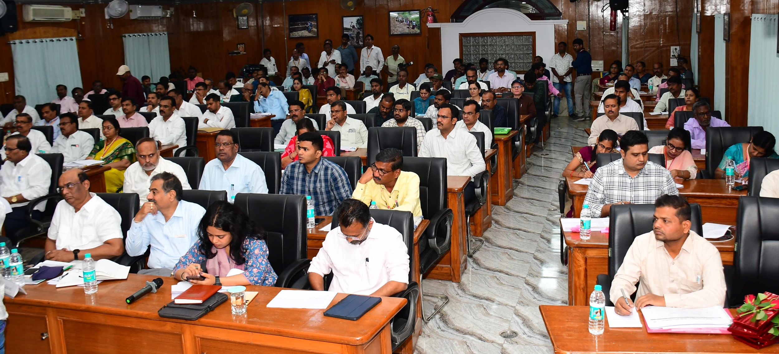 ದಿಶಾ ಸಭೆಯಲ್ಲಿ ಭಾಗವಹಿಸಿದ್ದ ಅಧಿಕಾರಿಗಳು