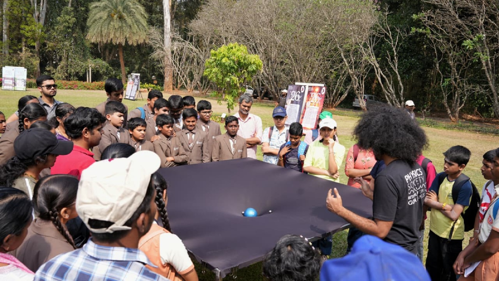 ವಿಜ್ಞಾನ ಪ್ರದರ್ಶನವನ್ನು ವಿದ್ಯಾರ್ಥಿಗಳು ವೀಕ್ಷಿಸಿದರು.