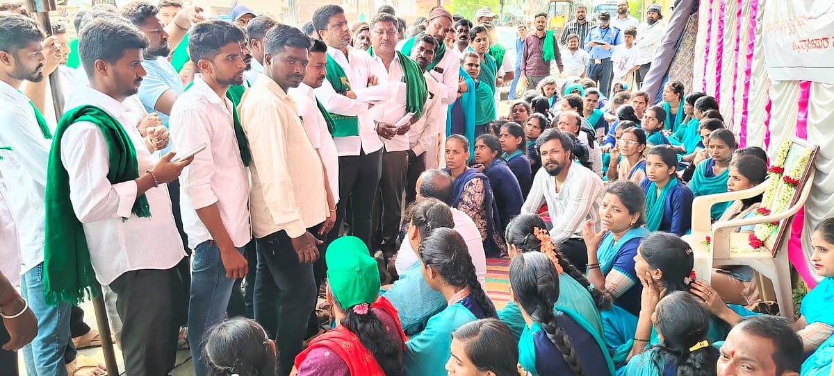 ತಿ.ನರಸೀಪುರ | ಕೆಎಸ್ಐಸಿ ಉಳಿಸಿ ಎಂದು ಮುಂದುವರಿದ ಪ್ರತಿಭಟನೆ