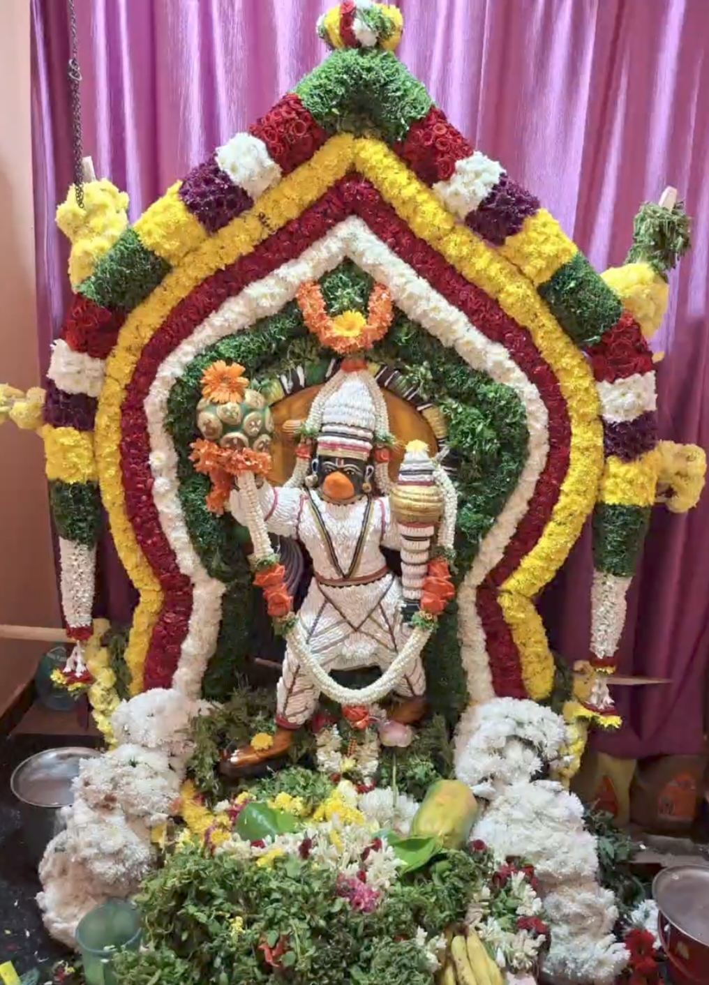 ರಥೋತ್ಸವದ ಪ್ರಯುಕ್ತ ಸ್ವಾಮಿಗೆ ವಿಶೇಷ ಅಲಂಕಾರ ಮಾಡಲಾಗಿತ್ತು