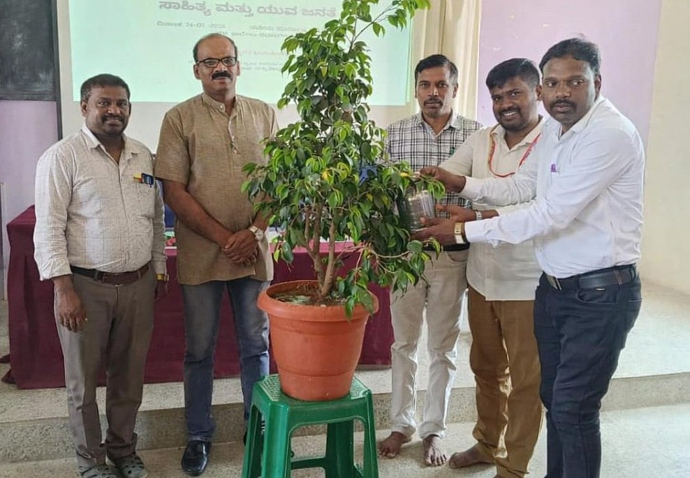 ಅನಕ್ಷರಸ್ಥರಿಂದ ಹುಟ್ಟಿದ ಸಾಲೇ ಸಾಹಿತ್ಯ: ಉಮೇಶ್ ಹೊಸಹಳ್ಳಿ 