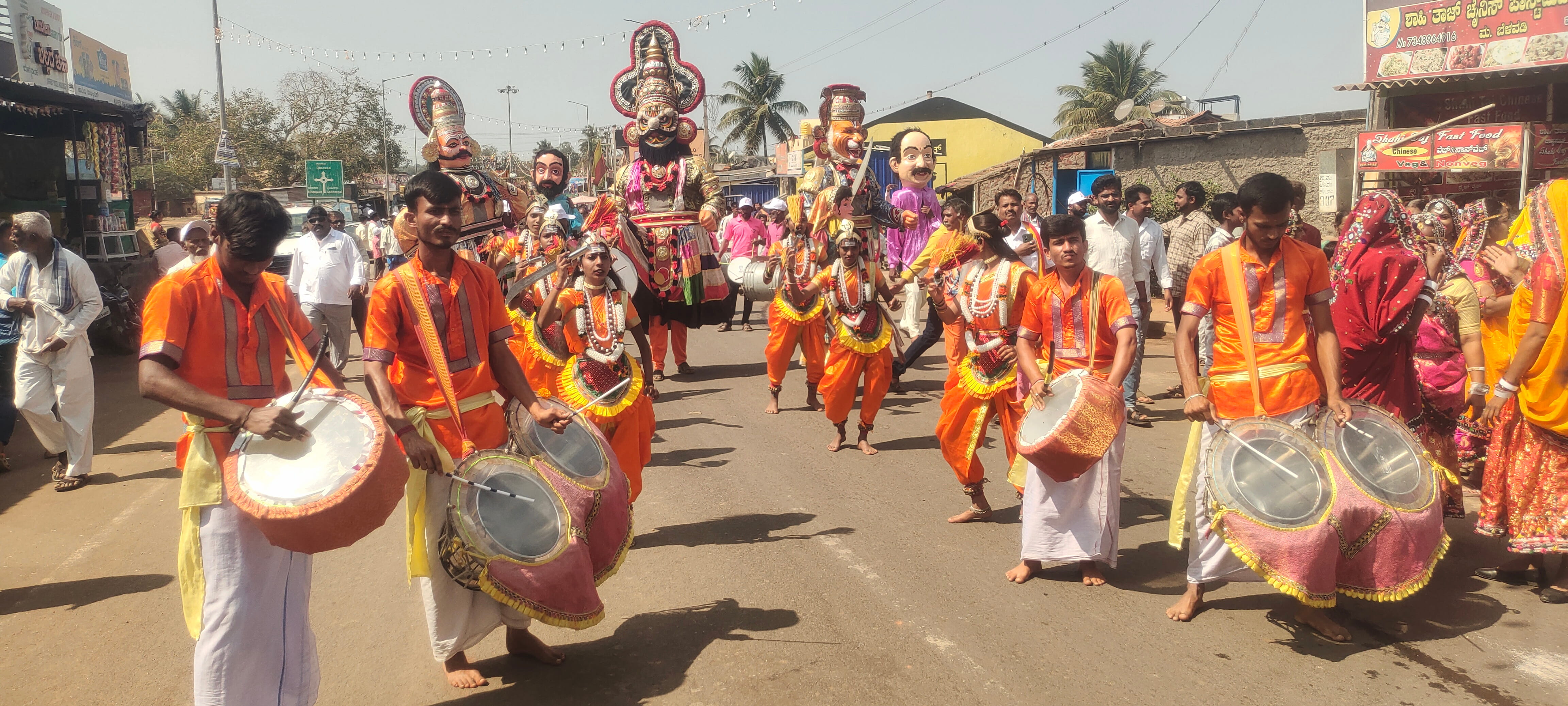 ಉತ್ಸವದಲ್ಲಿ ಪಾಲ್ಗೊಂಡಿದ್ದ ಜಾನಪದ ಕಲಾವಾಹಿನಿ 