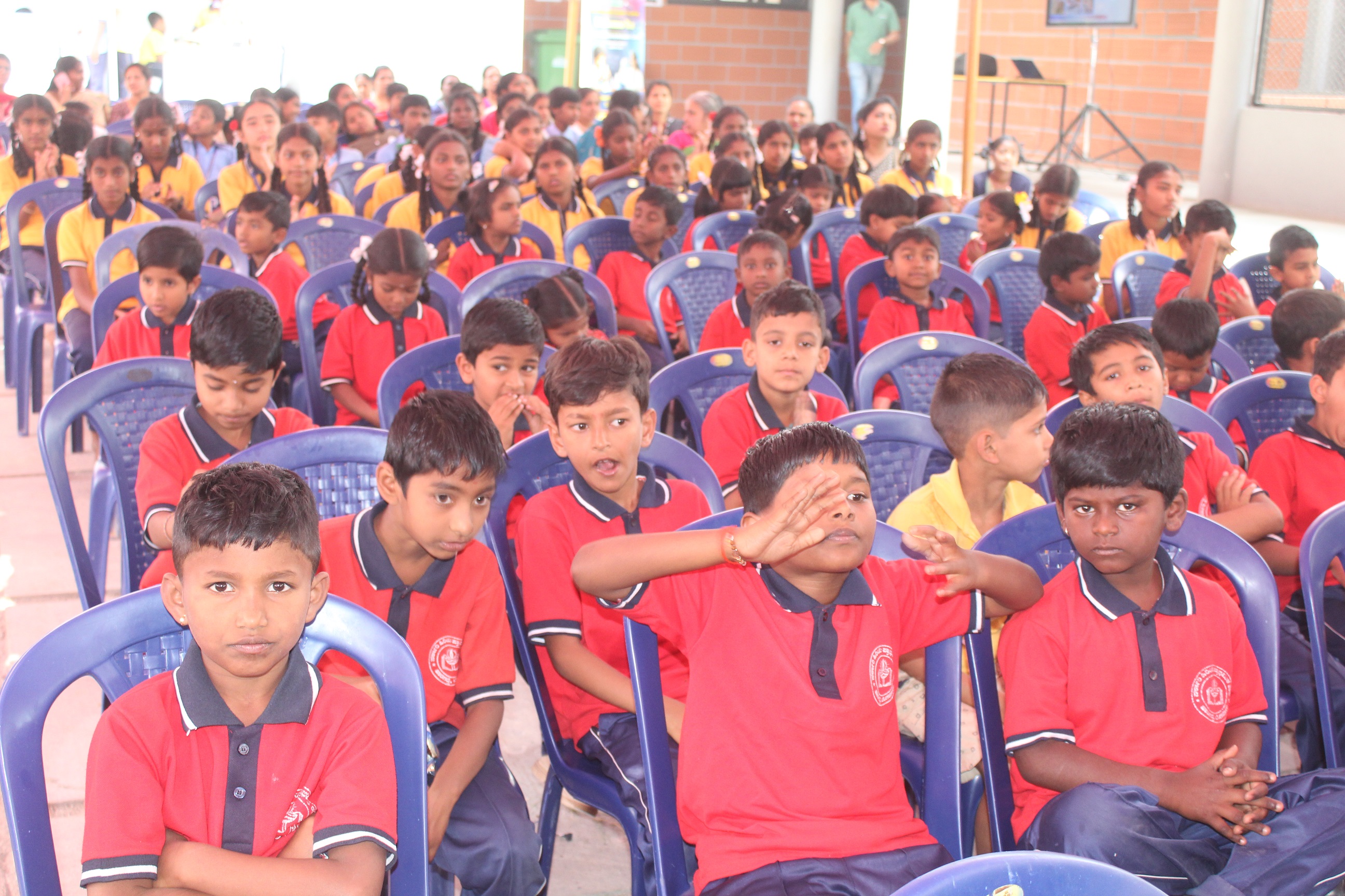 ಆನೇಕಲ್ ತಾಲ್ಲೂಕಿನ ಹಾರಗದ್ದೆಯ ಸ್ಟ್ರೈಡ್ಸ್ ಸರ್ಕಾರಿ ಹಿರಿಯ ಪ್ರಾಥಮಿಕ ಶಾಲೆಯಲ್ಲಿ ರಾಷ್ಟ್ರೀಯ ವಿಜ್ಞಾನ ದಿನದ ಪ್ರಯುಕ್ತ ವಿಜ್ಞಾನ ಮೇಳದಲ್ಲಿ ಭಾಗವಹಿಸಿದ್ದ ವಿದ್ಯಾರ್ಥಿಗಳು