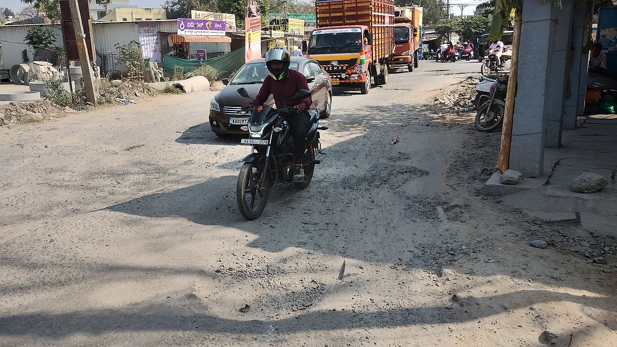 ಬೆಂಗಳೂರು: ಟೇಕಾಫ್‌ ಆದರೂ ಮುಗಿಯುತ್ತಿಲ್ಲ ವಿಮಾನ ನಿಲ್ದಾಣ ರಸ್ತೆ ಕಾಮಗಾರಿ