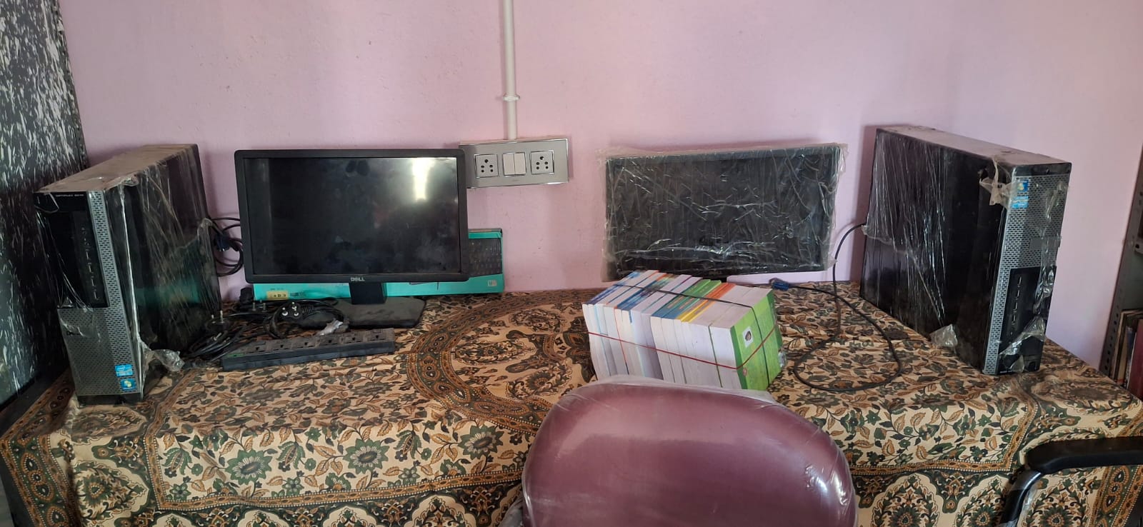 ಬೈರಕೂರು ಗ್ರಂಥಾಲಯದಲ್ಲಿ ಧೂಳು ಹಿಡಿದಿರುವ ಡಿಜಿಟಲ್ ಗ್ರಂಥಾಲಯದ ಕಂಪ್ಯೂಟರ್‌ಗಳು 