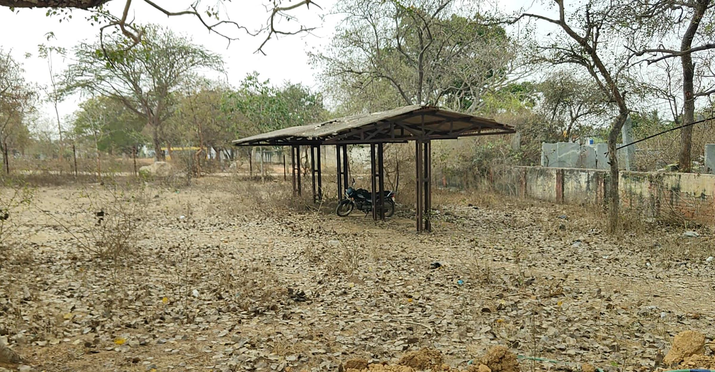 ಎಚ್. ಕ್ರಾಸ್ ರೇಷ್ಮೆಗೂಡು ಮಾರುಕಟ್ಟೆಯ ವಿಶಾಲವಾದ ಸ್ಥಳ ಪ್ರಯೋಜನಕ್ಕೆ ಬಾರದಂತಾಗಿದೆ